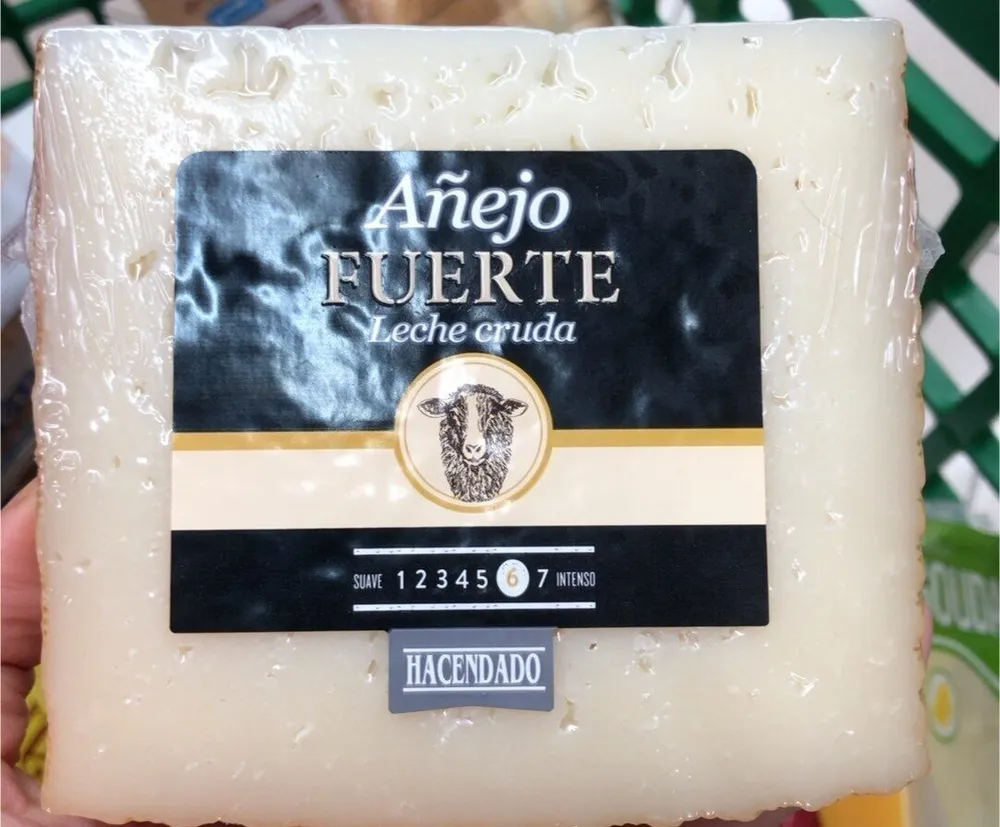 Añejo fuerte leche cruda
