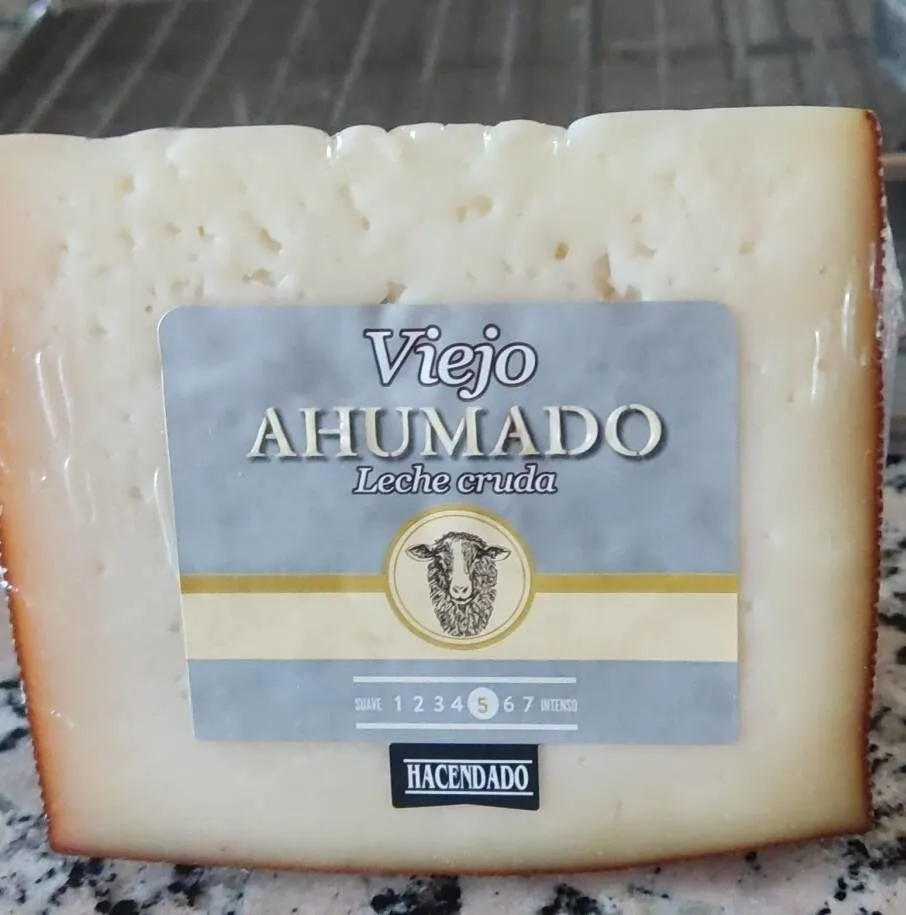 Queso de oveja viejo ahumado