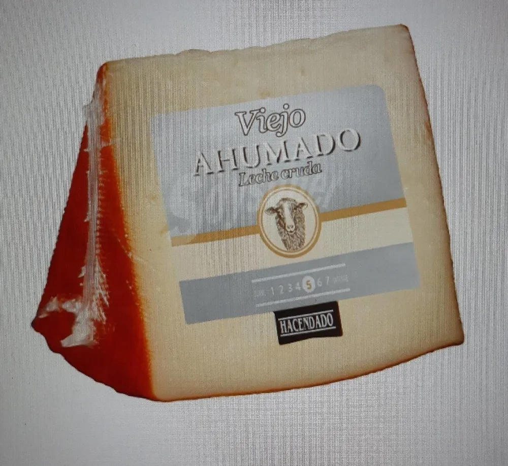 Queso de oveja viejo ahumado