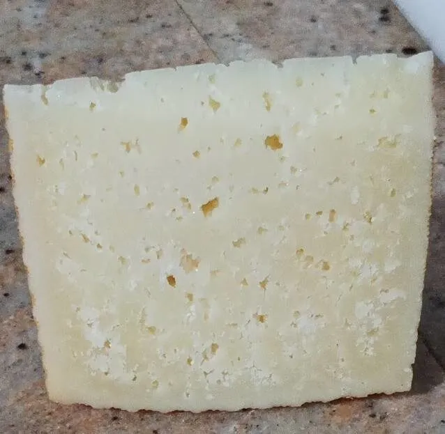 Queso añejo fuerte leche cruda