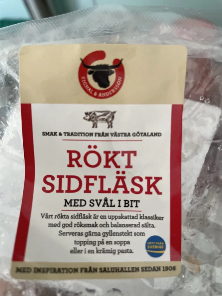 Rökt Sidfläsk Med Svål I Bit