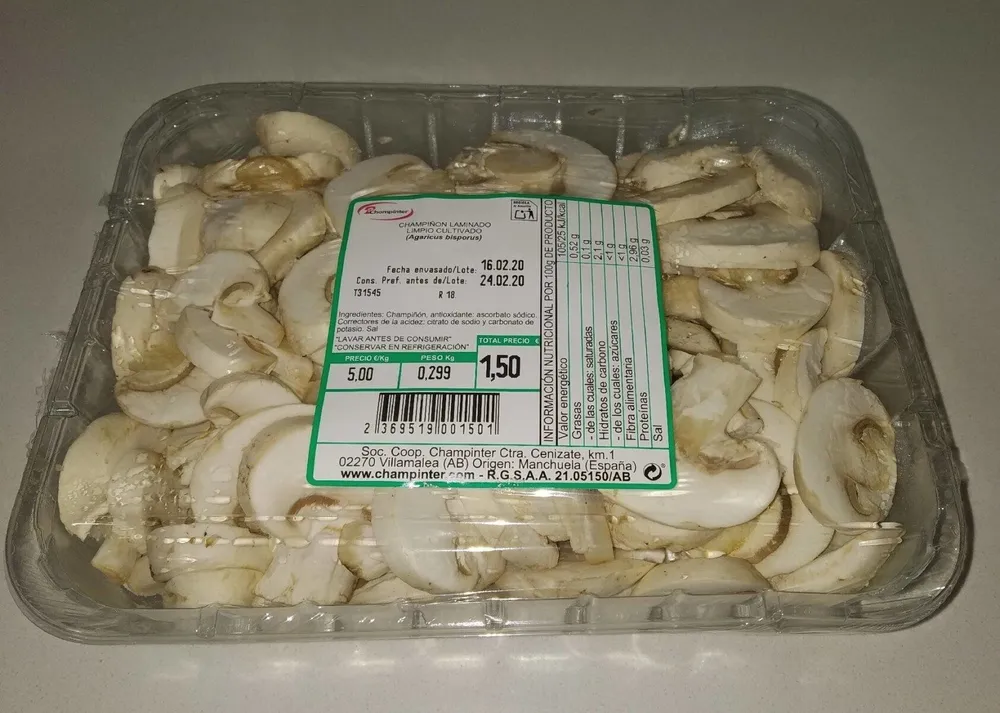 Champiñón laminado limpio cultivado