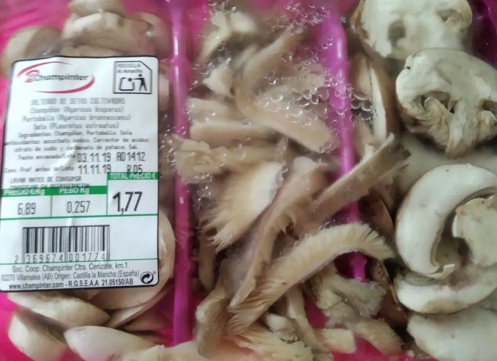 Salteado de setas cultivadas