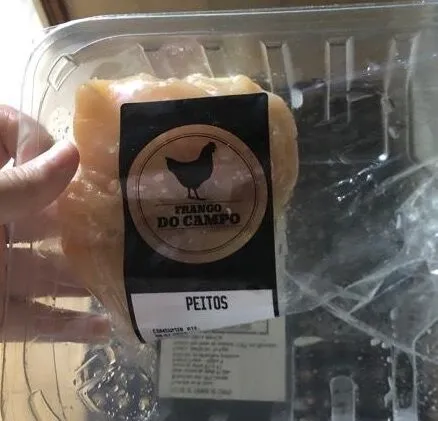Peitos de frango do campo