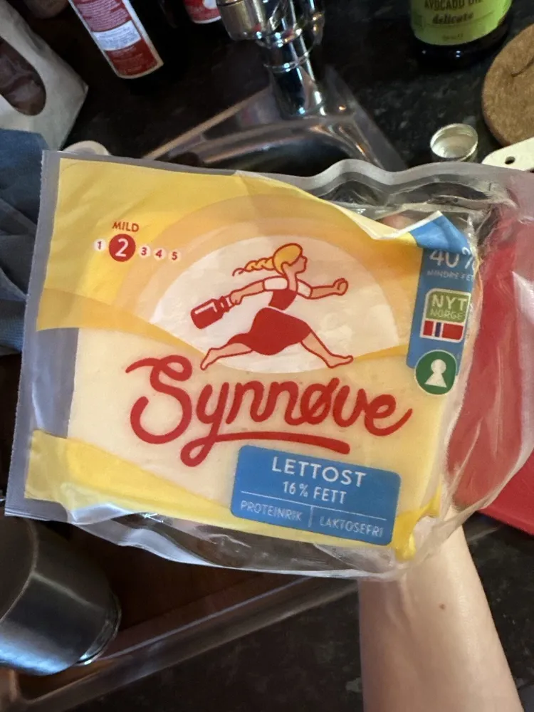 Synnøve Lett Gulost 16%
