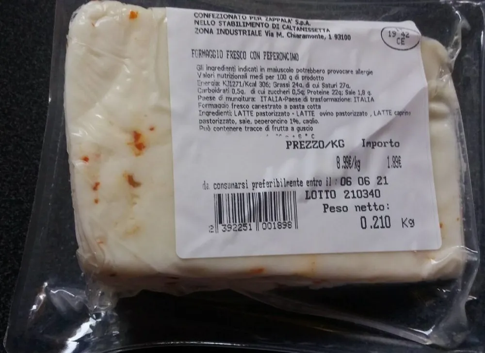 Formaggio fresco con peperoncino