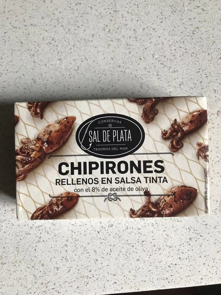 Chipirones rellenos en salsa tinta