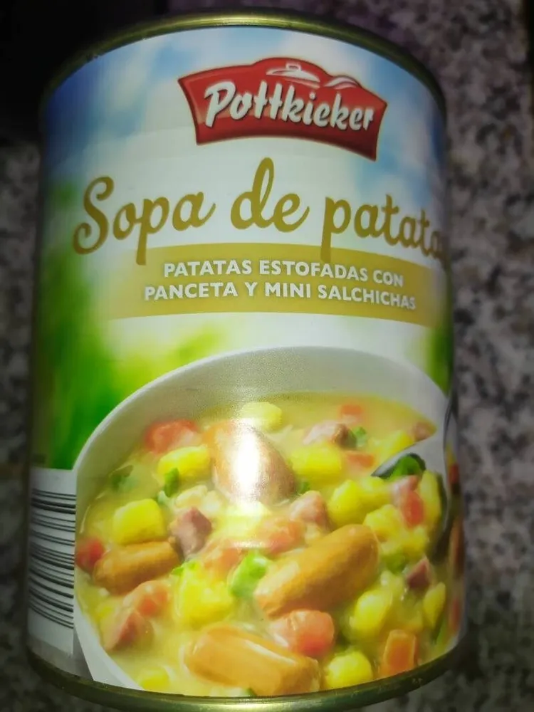 Sopa de guisantes estofados con panceta y mini salchichas