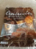 Croissants con crema de cacao y avellanas