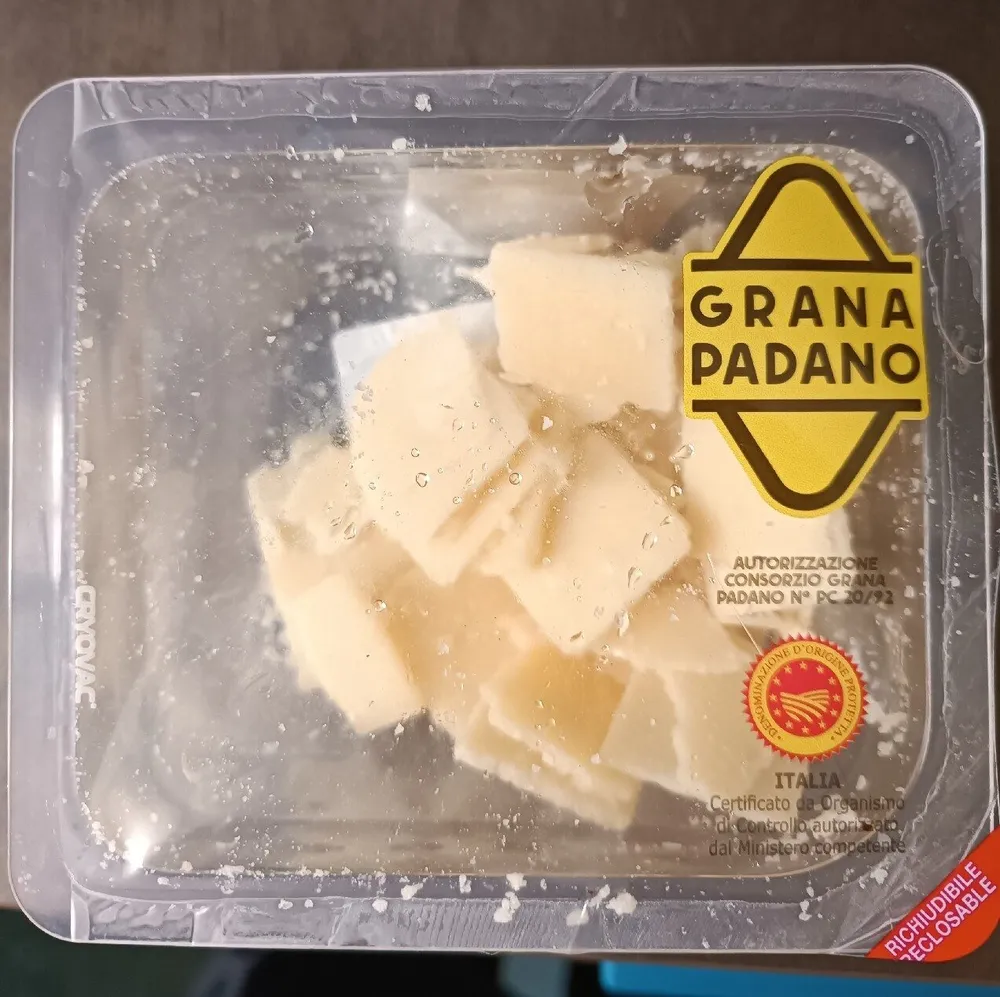 Formaggio Grana Padano In Scaglie