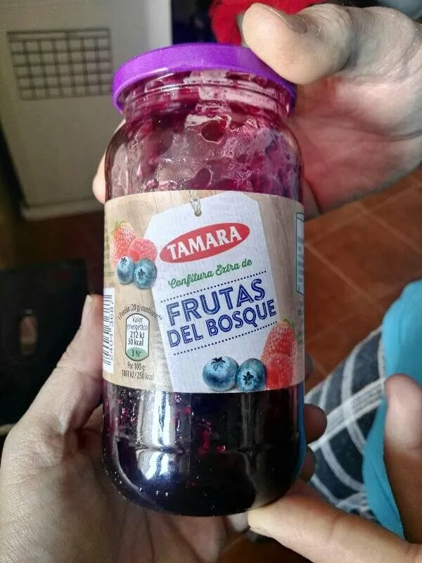 Confitura extra de frutas del bosque
