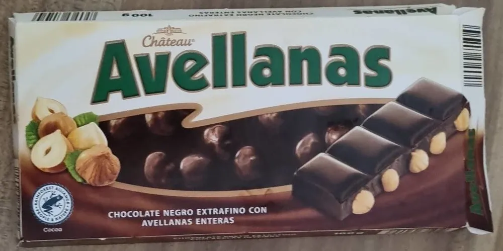 Chocolate negro extrafino con avellanas enteras