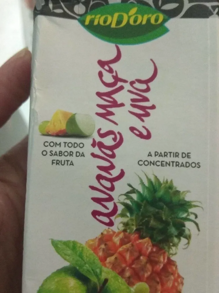 Zumo  piña y uva