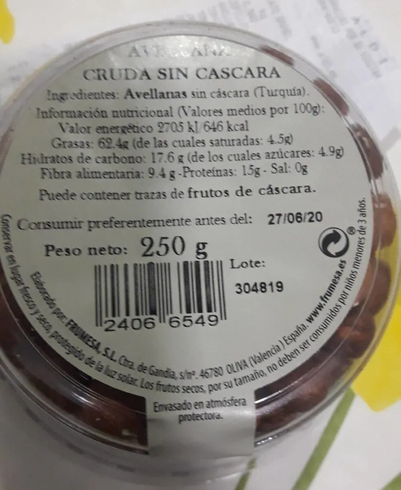 Avellana cruda sin cascara