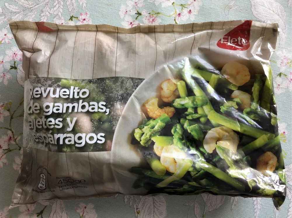 Revuelto de gambas ajetes y esparragos