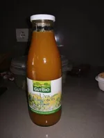 Zumo de uva y melocoton exprimido