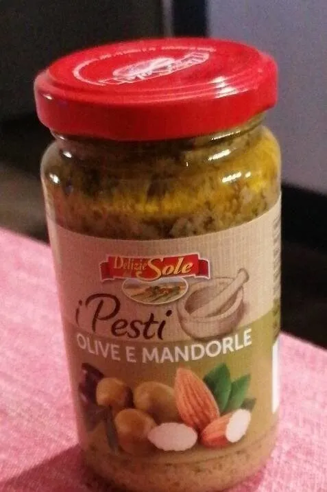 I pesti olive e mandorle