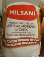 Yogur natural con azúcar moreno de caña