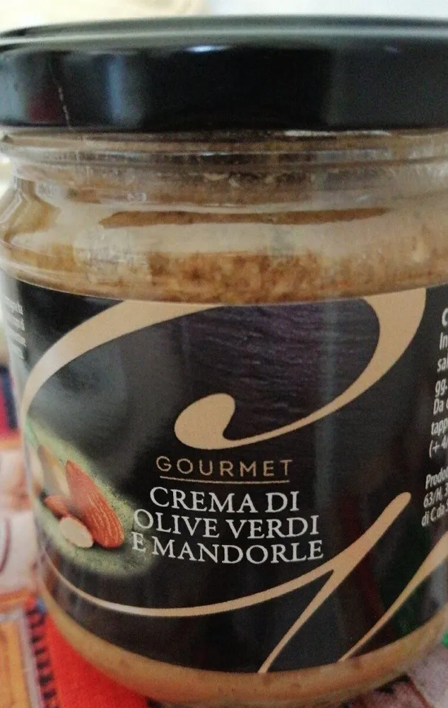 Crema olive verdi e mandorle