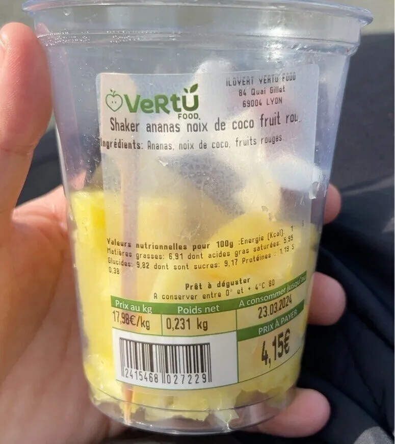 Shaker ananas noix de coco fruit rouge