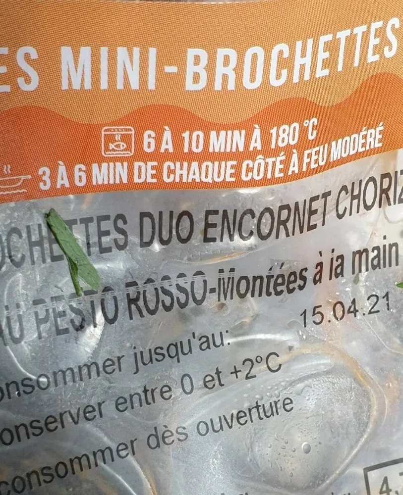 Brochettes d'encornets  géants  et de chorizo sauce pesto rosso