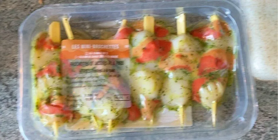 Brochettes Saint-Jacques ail et fines herbes monter à la main