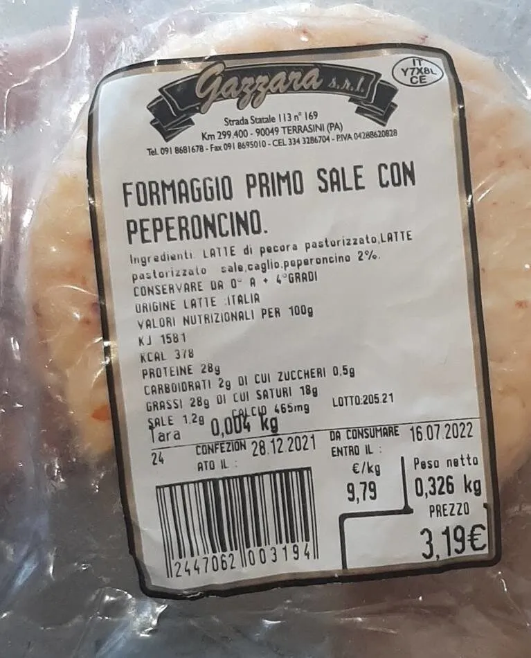 Formaggio primo sale con peperoncino