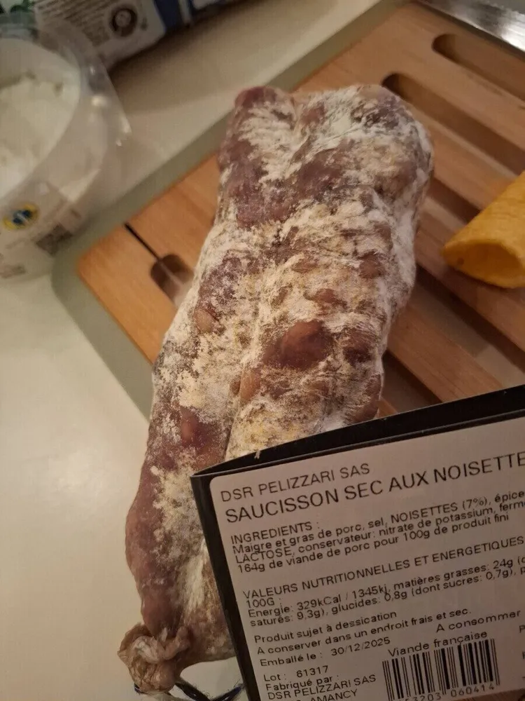 Saucisson sec aux noisettes