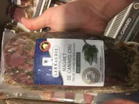Magret de canard cru aux herbes