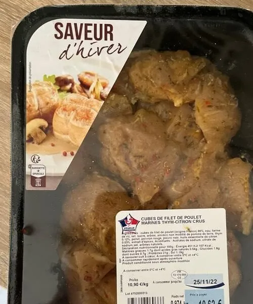 Cubes de filets de poulet marinés