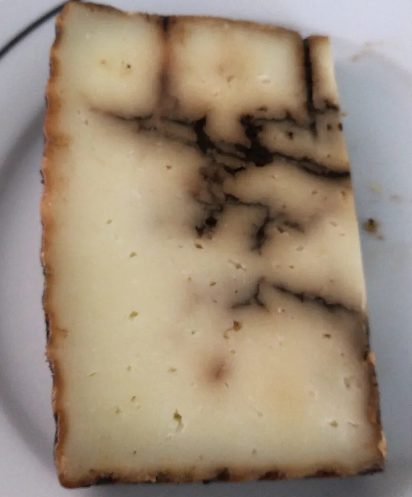 Tome de brebis à l’ail noir