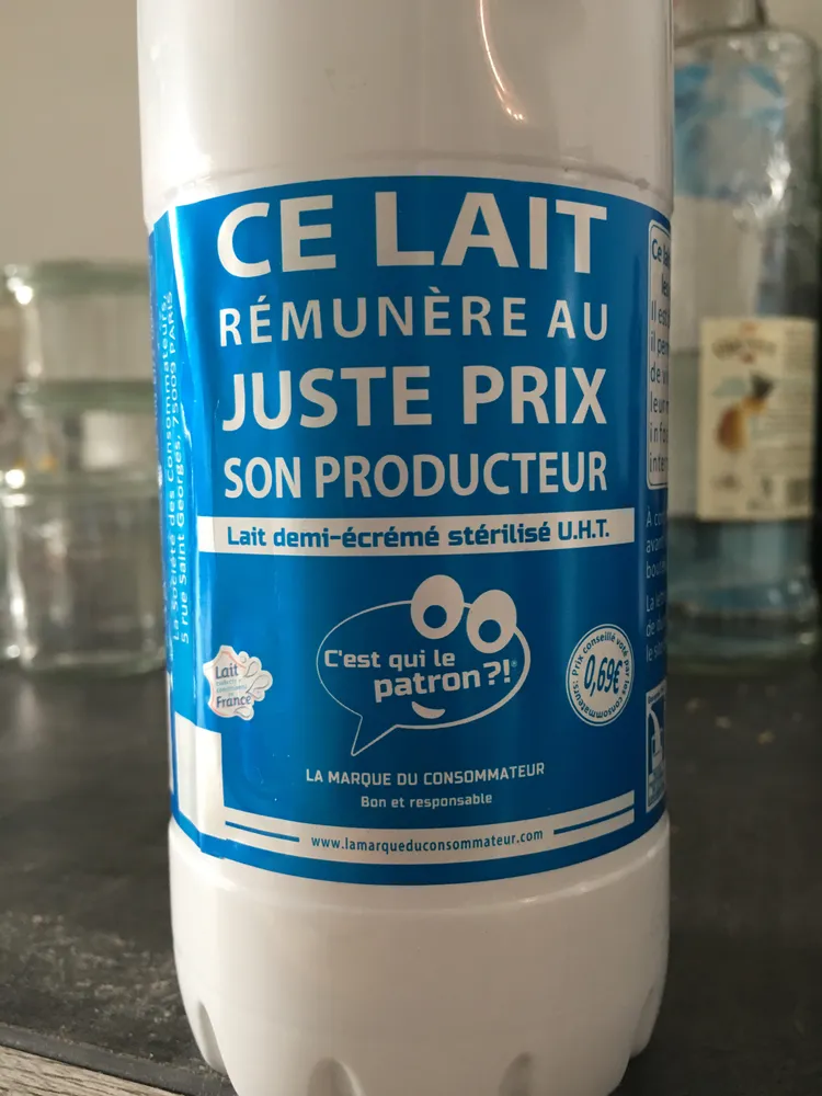 Lait demi-écrémé stérilisé U.H.T.