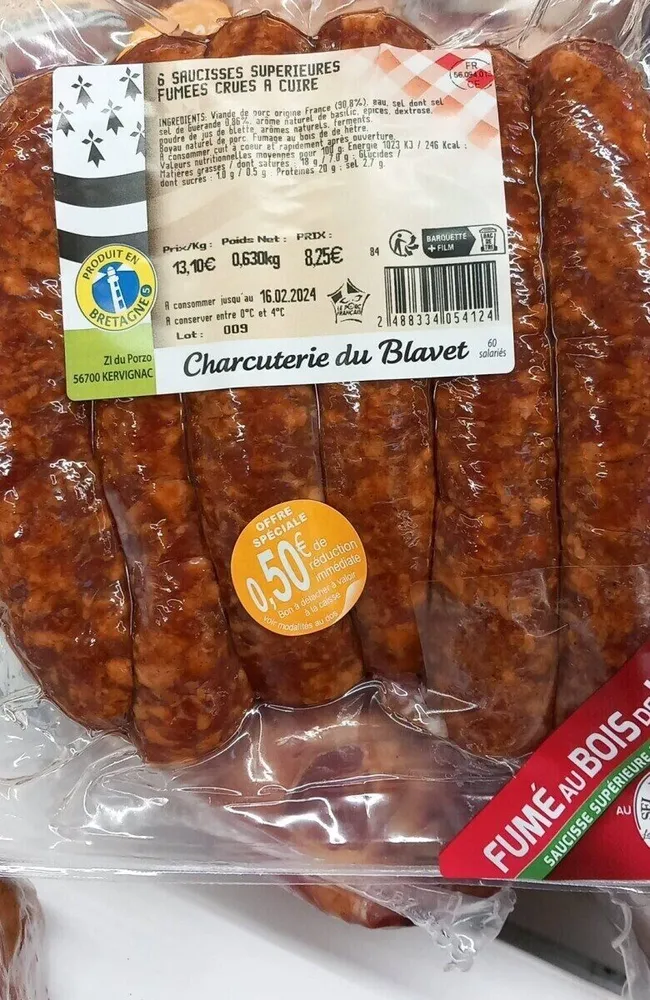 Saucisses supérieurs fumées crues à cuire