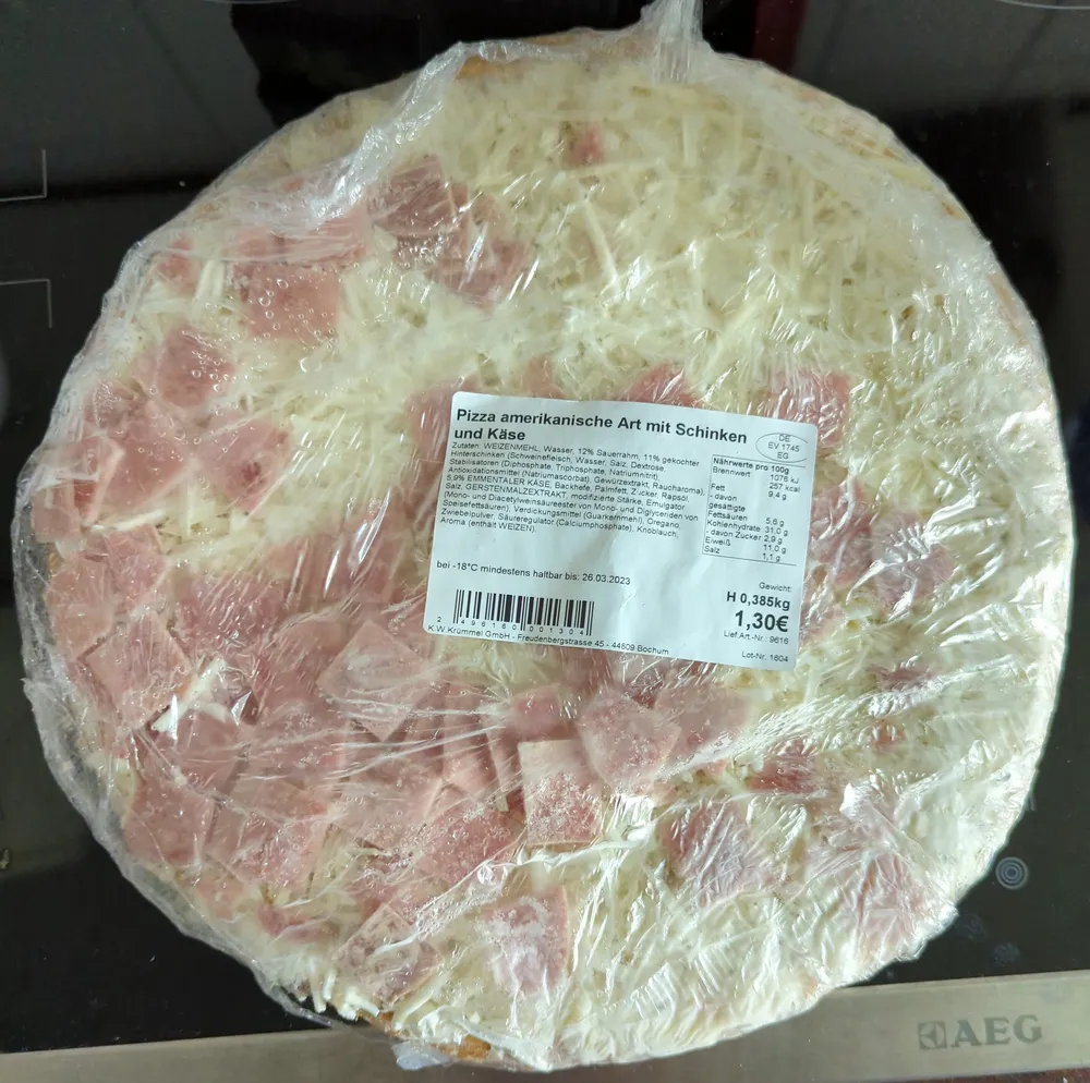Pizza amerikanische Art mit Schinken und Käse