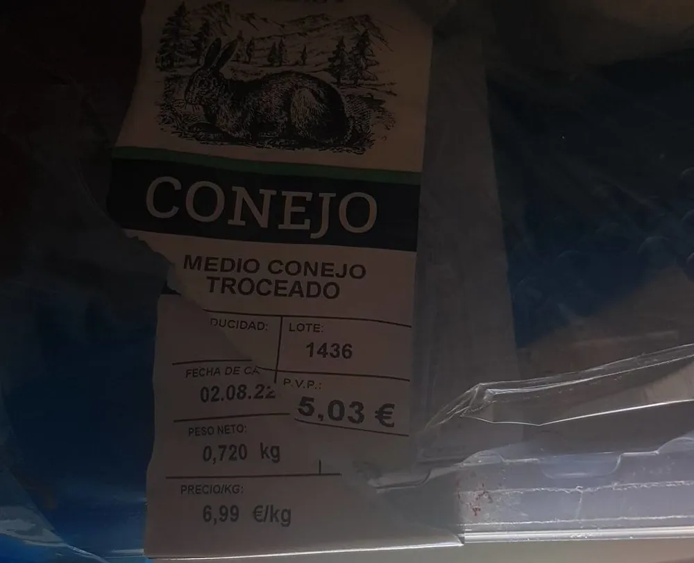 Medio conejo troceado
