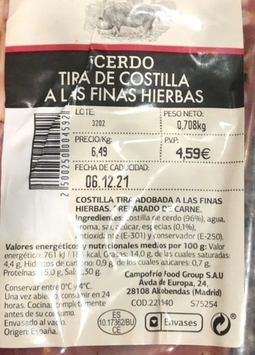 Cerdo tira de costilla a las finas hierbas