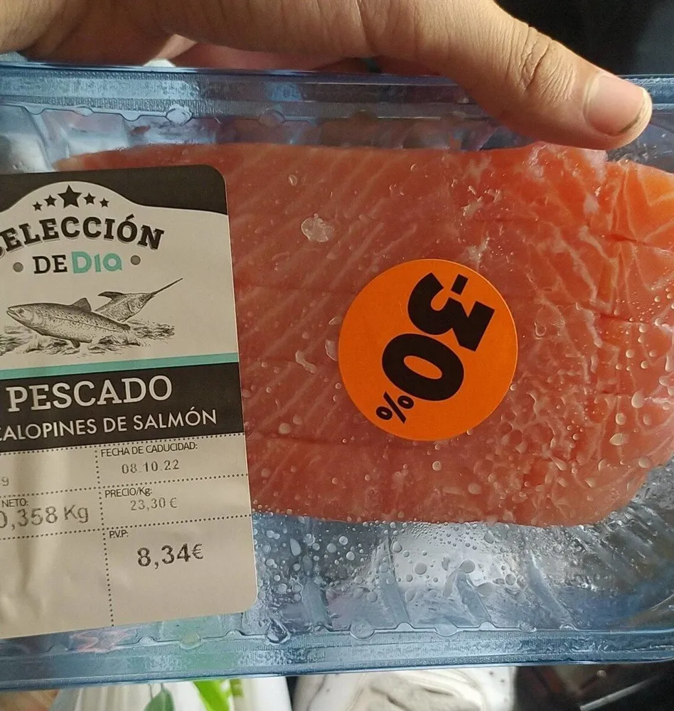 Escalopines de salmón pescado