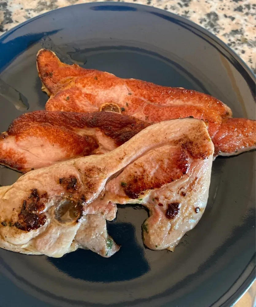 Chuleta de pavo marinada al ajillo