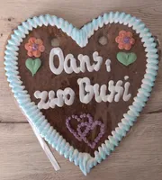 Brauner Lebkuchen mit Zuckerdekor
