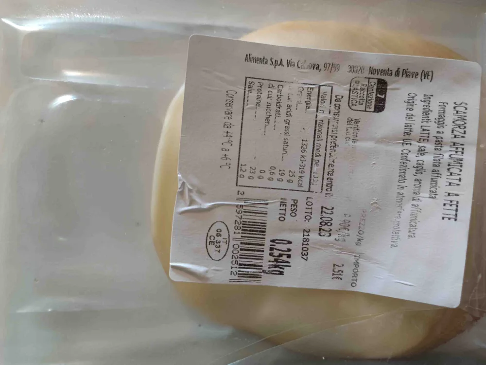 Scamorza affumicata a fette