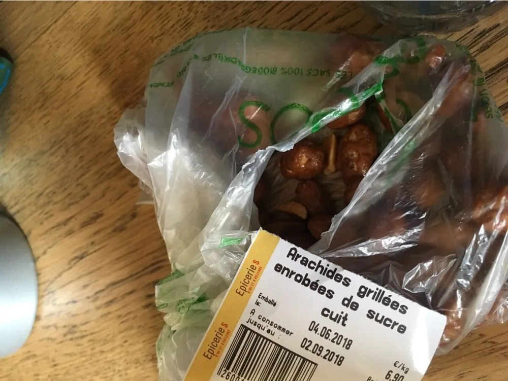 Arachides grillées enrobées de sucre cuit