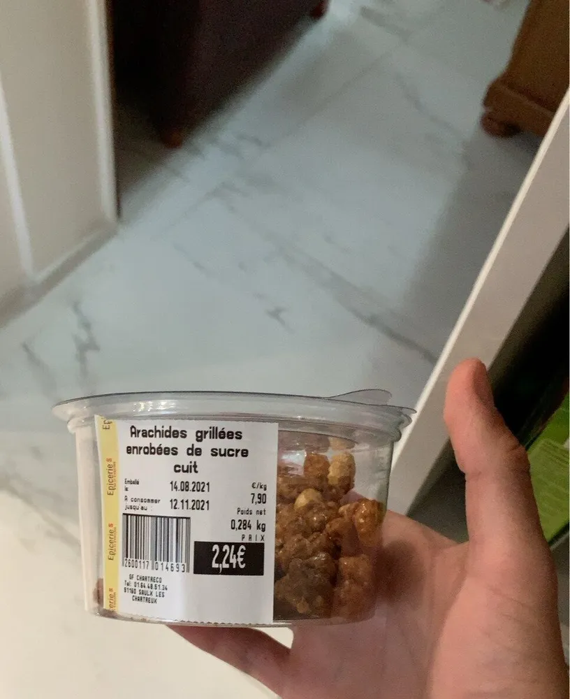 Arachides grillés enrobées de sucre cuit