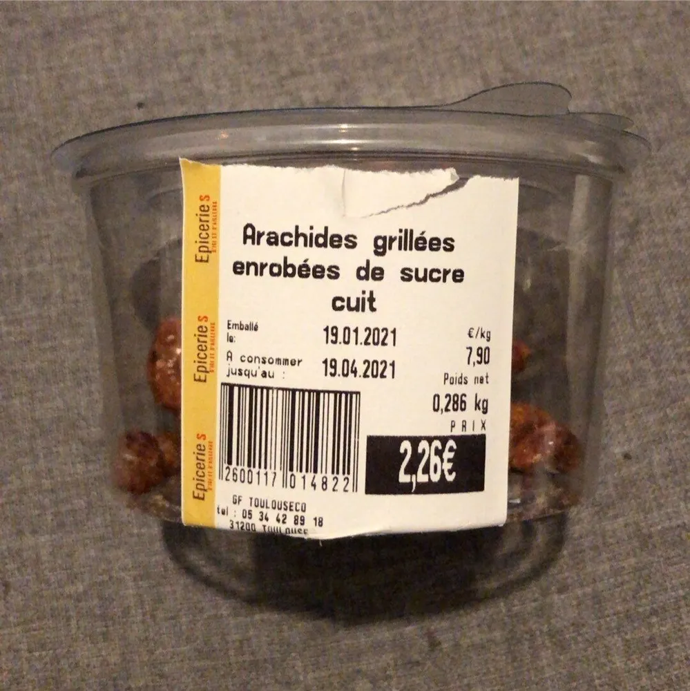 Arachides grillées entobées de sucre cuit