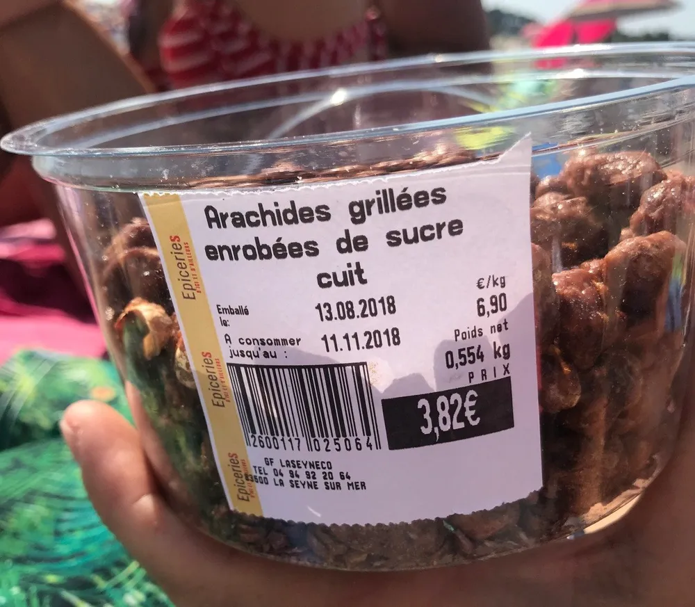 Arachides grillées enrobées de sucre cuit