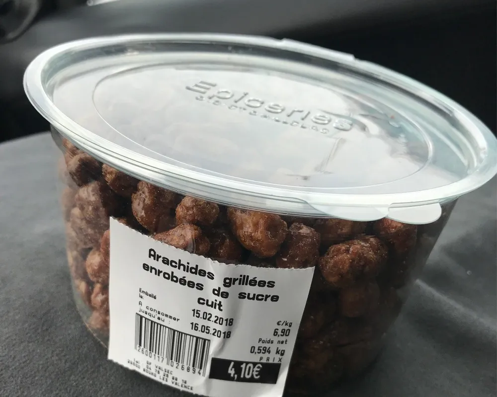 Arachides grillees enrobees de sucre cuit