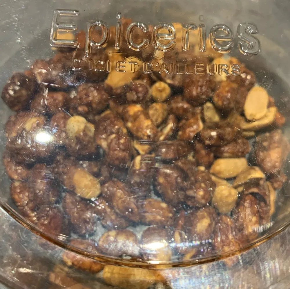 Arachides grillées enrobees de sucre cuit