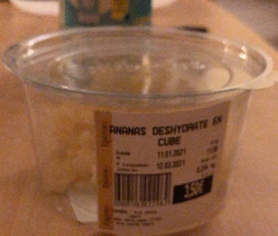 Ananas deshydrate en cube