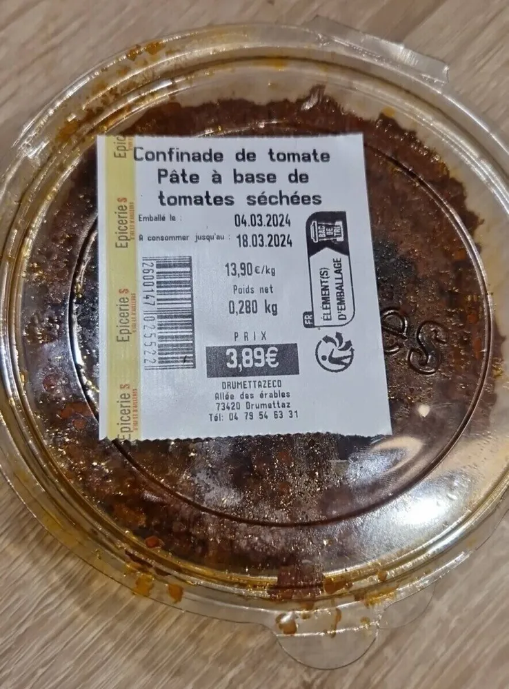 Confiance de tomate pate à base de tomate sechees