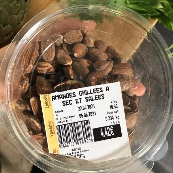 Amandes salées grillées à sec