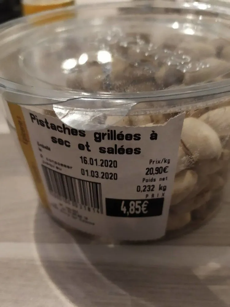 Pistaches grillées à sec et salées